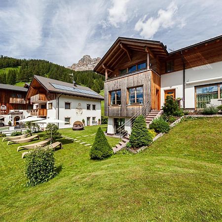 Villa Flora Mountain Lodges San Cassiano  Esterno foto