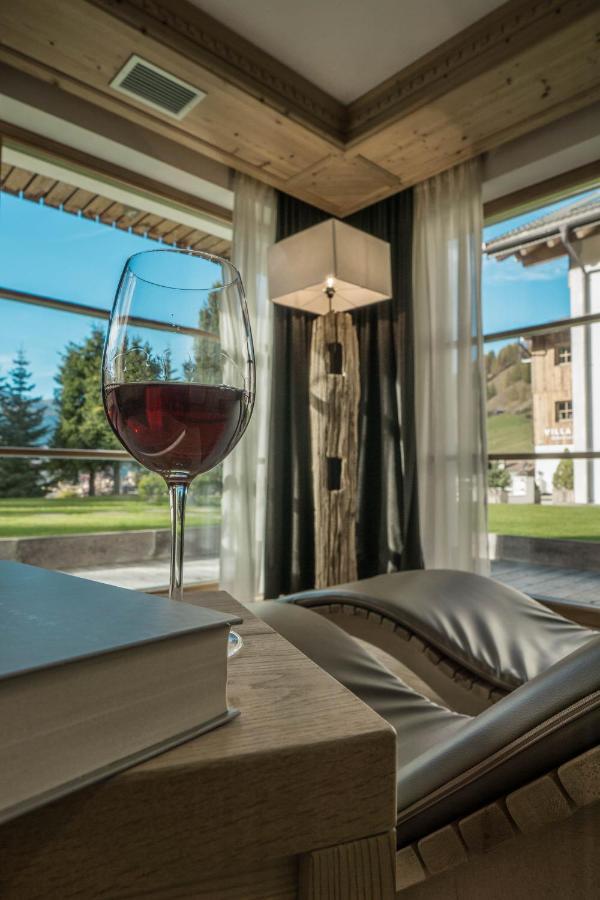Villa Flora Mountain Lodges San Cassiano  Esterno foto