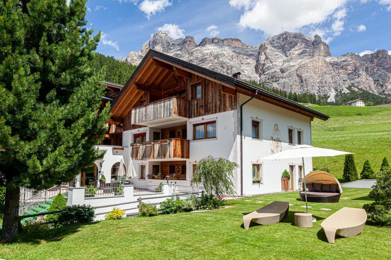 Villa Flora Mountain Lodges San Cassiano  Esterno foto