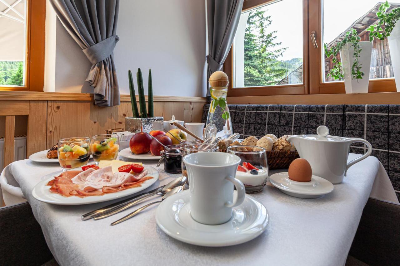 Villa Flora Mountain Lodges San Cassiano  Esterno foto