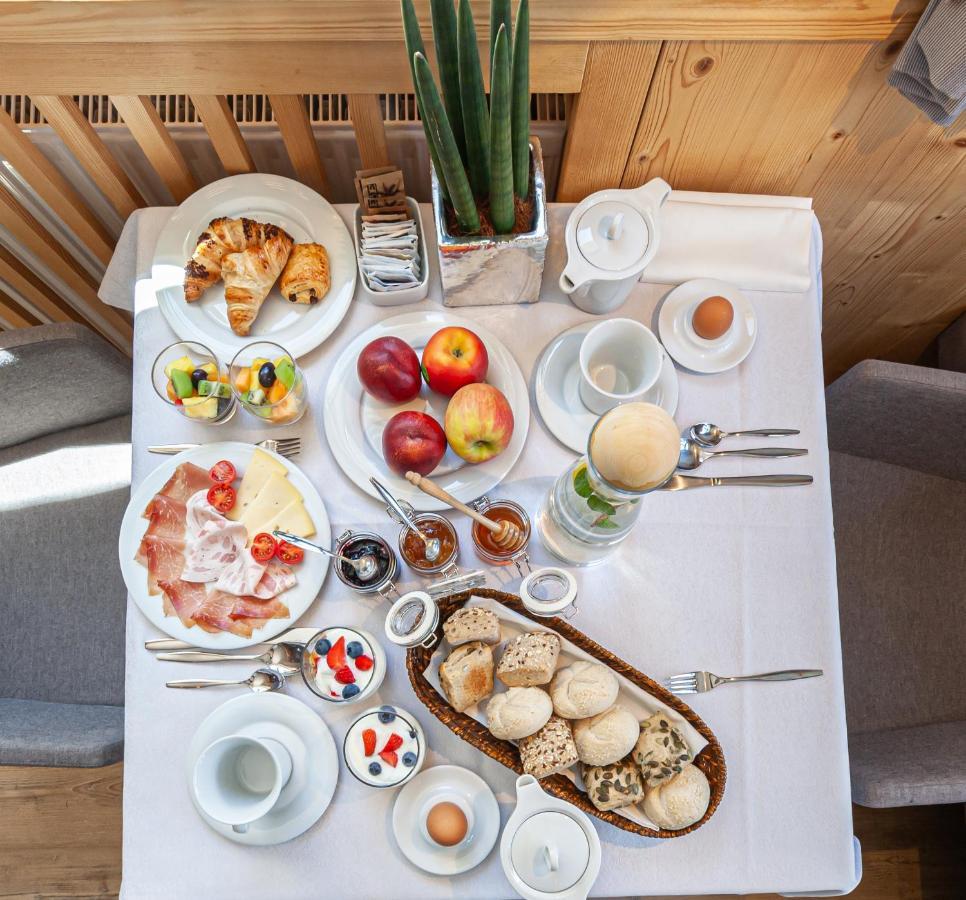 Villa Flora Mountain Lodges San Cassiano  Esterno foto