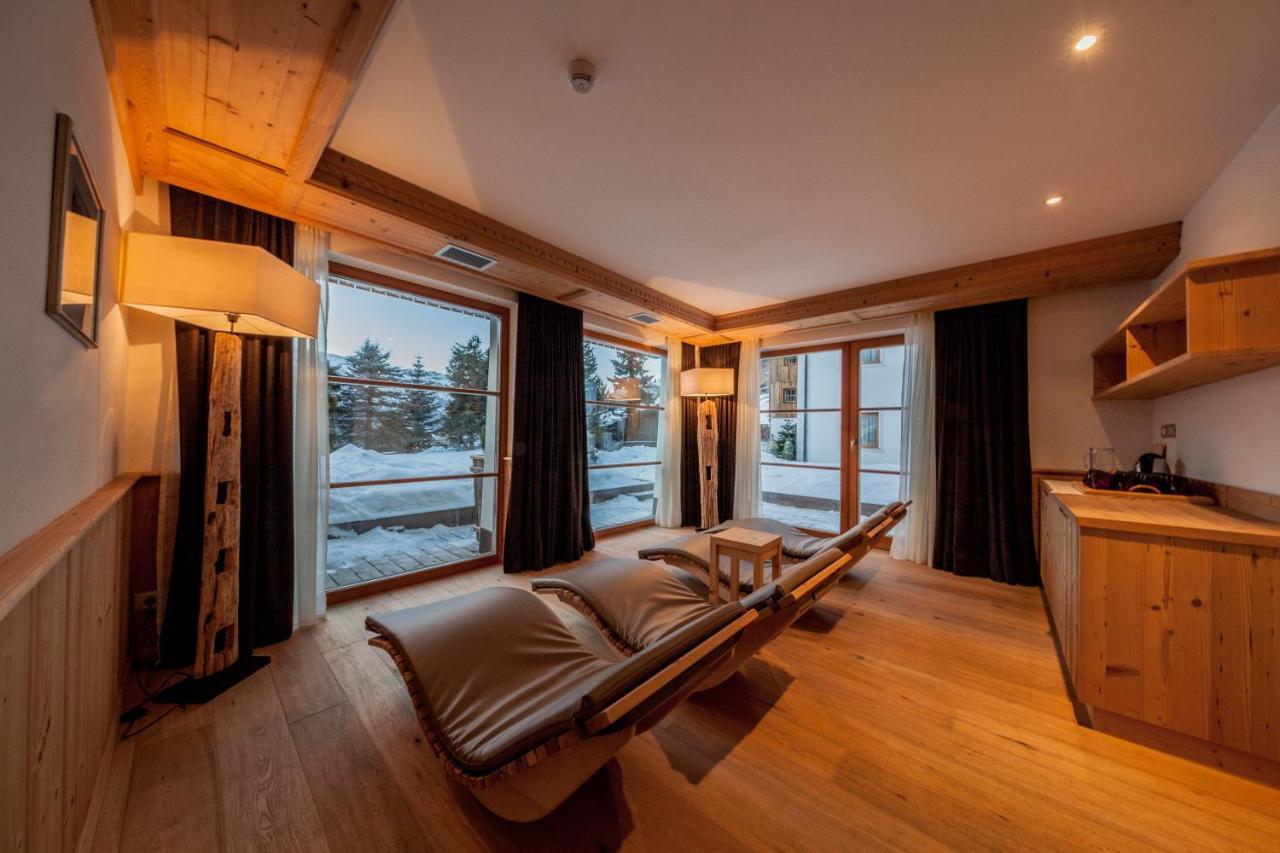Villa Flora Mountain Lodges San Cassiano  Esterno foto