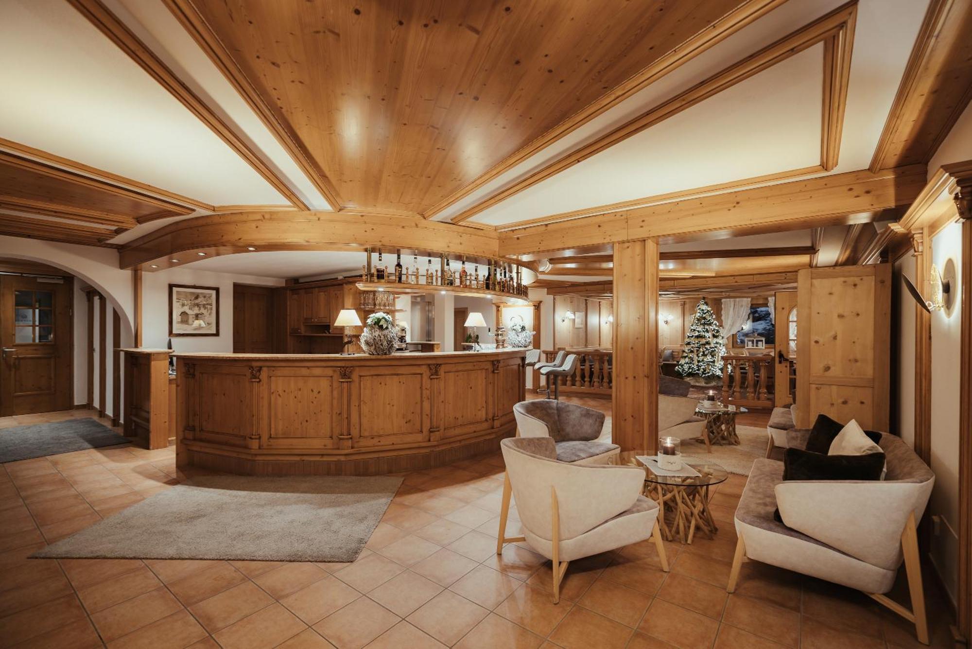 Villa Flora Mountain Lodges San Cassiano  Esterno foto