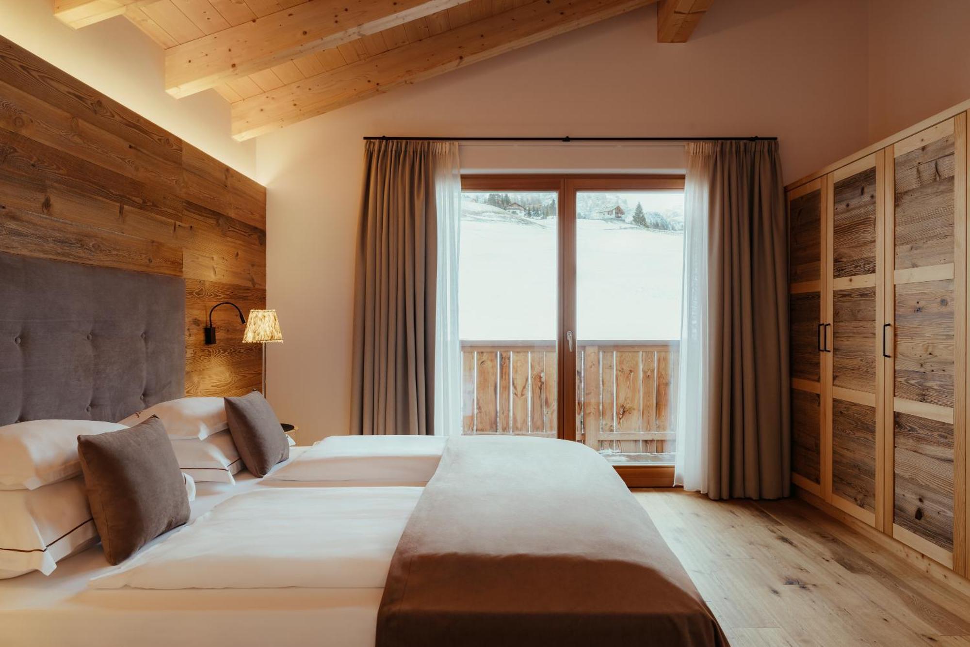 Villa Flora Mountain Lodges San Cassiano  Esterno foto
