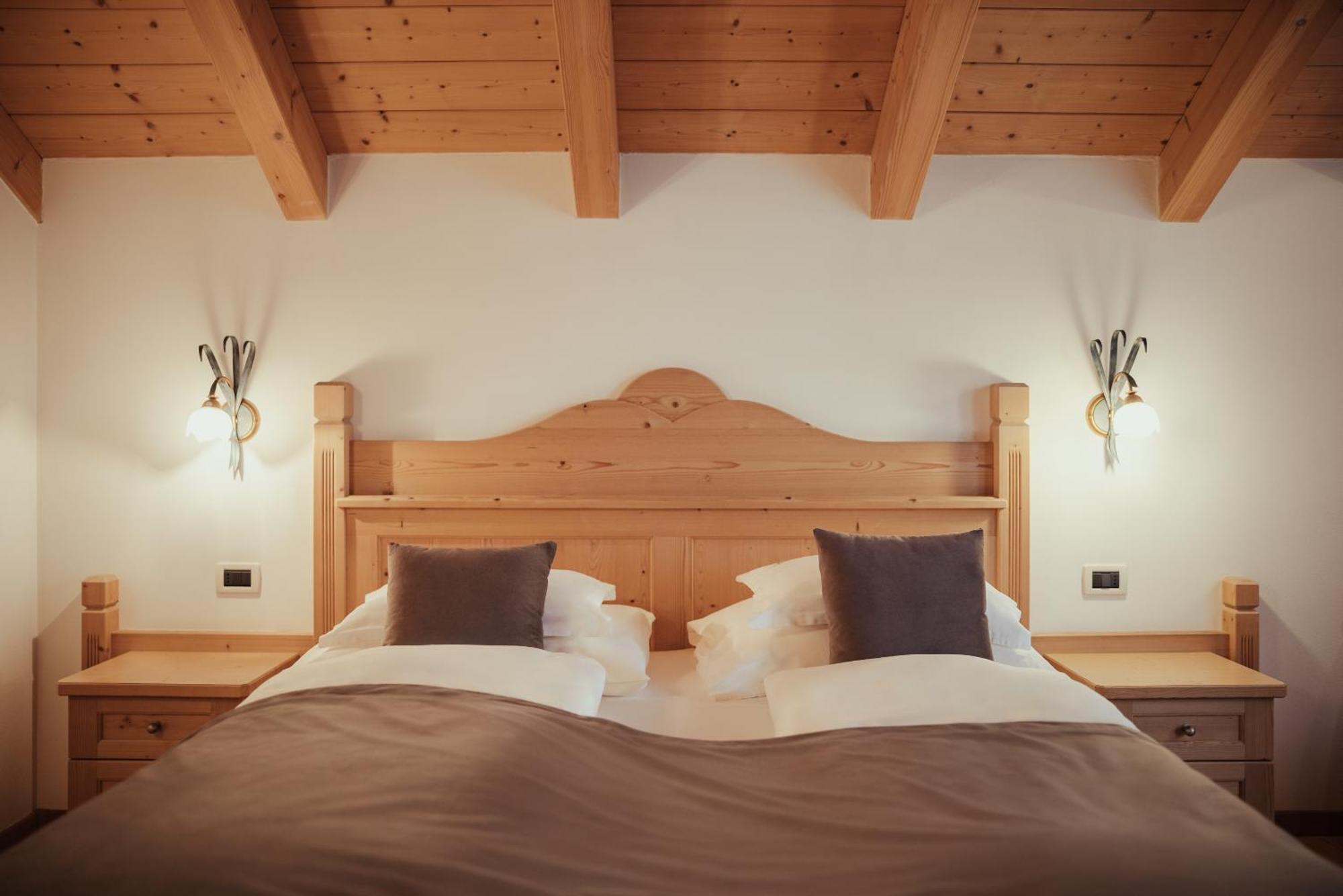 Villa Flora Mountain Lodges San Cassiano  Esterno foto