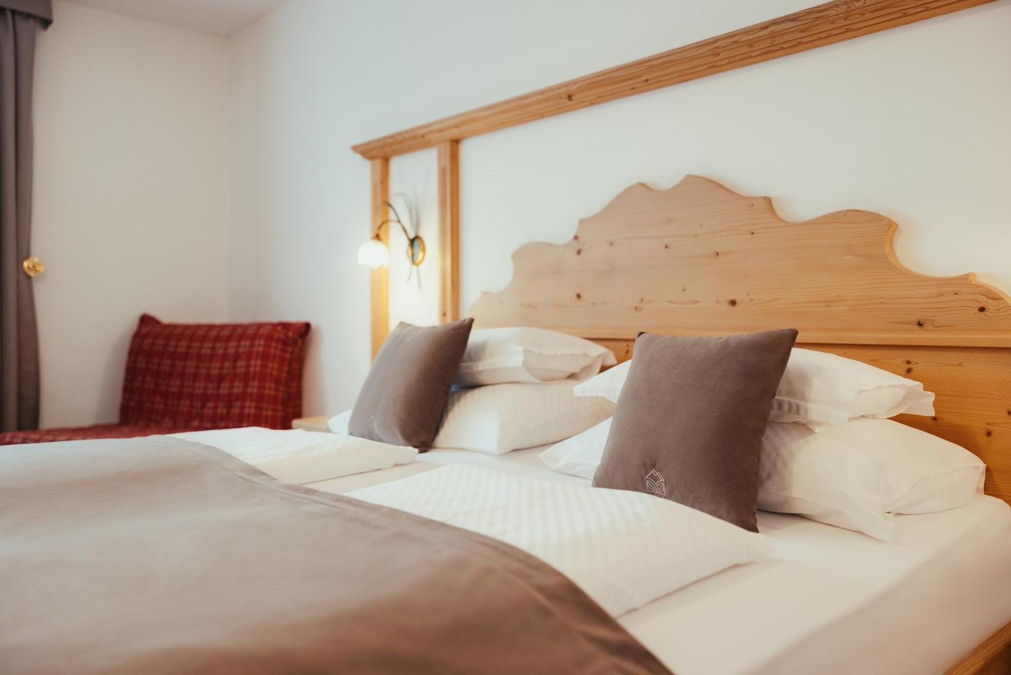 Villa Flora Mountain Lodges San Cassiano  Esterno foto