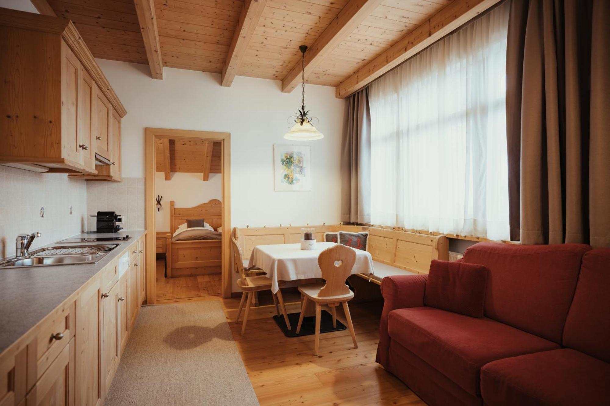 Villa Flora Mountain Lodges San Cassiano  Esterno foto