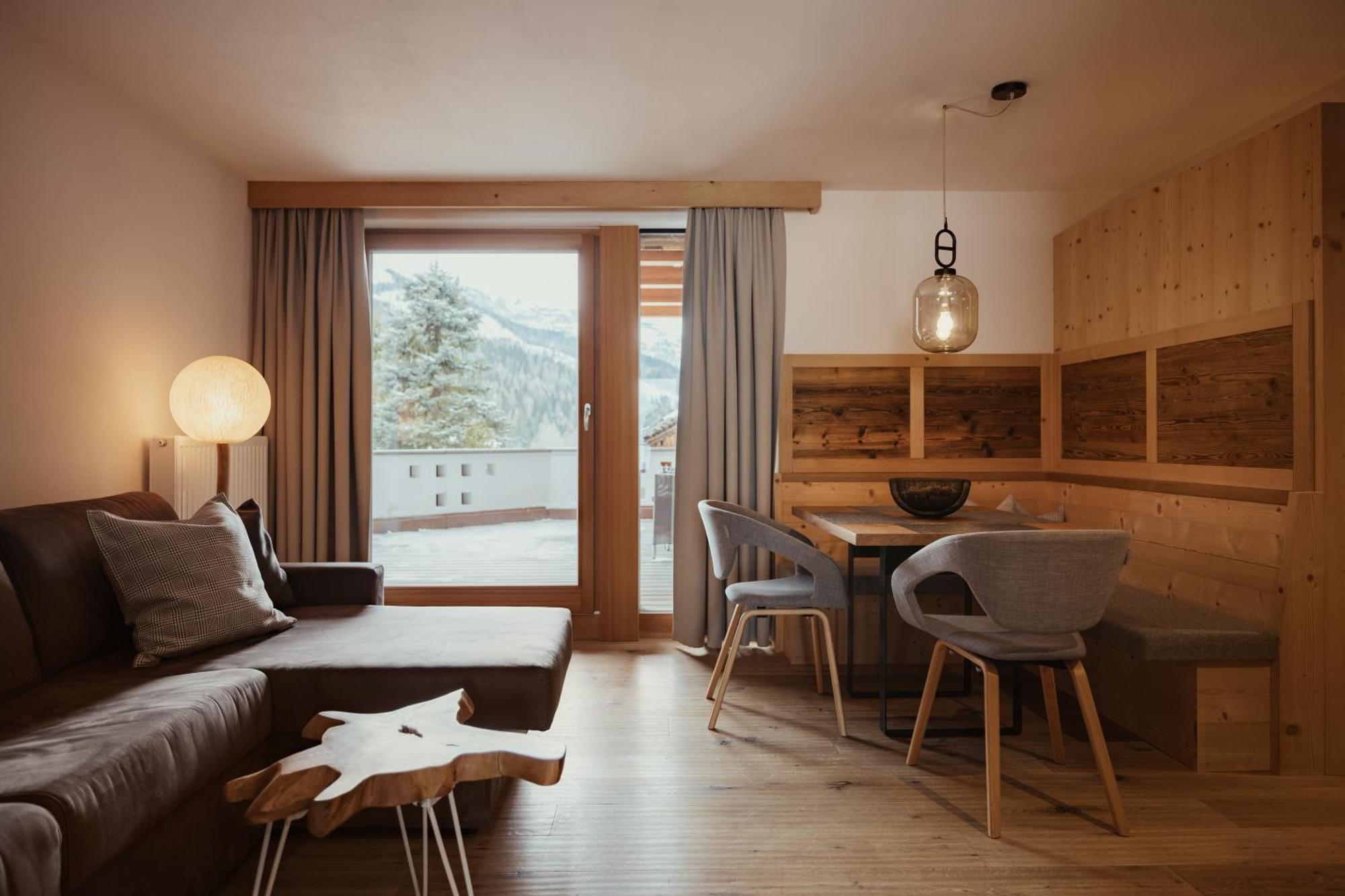 Villa Flora Mountain Lodges San Cassiano  Esterno foto