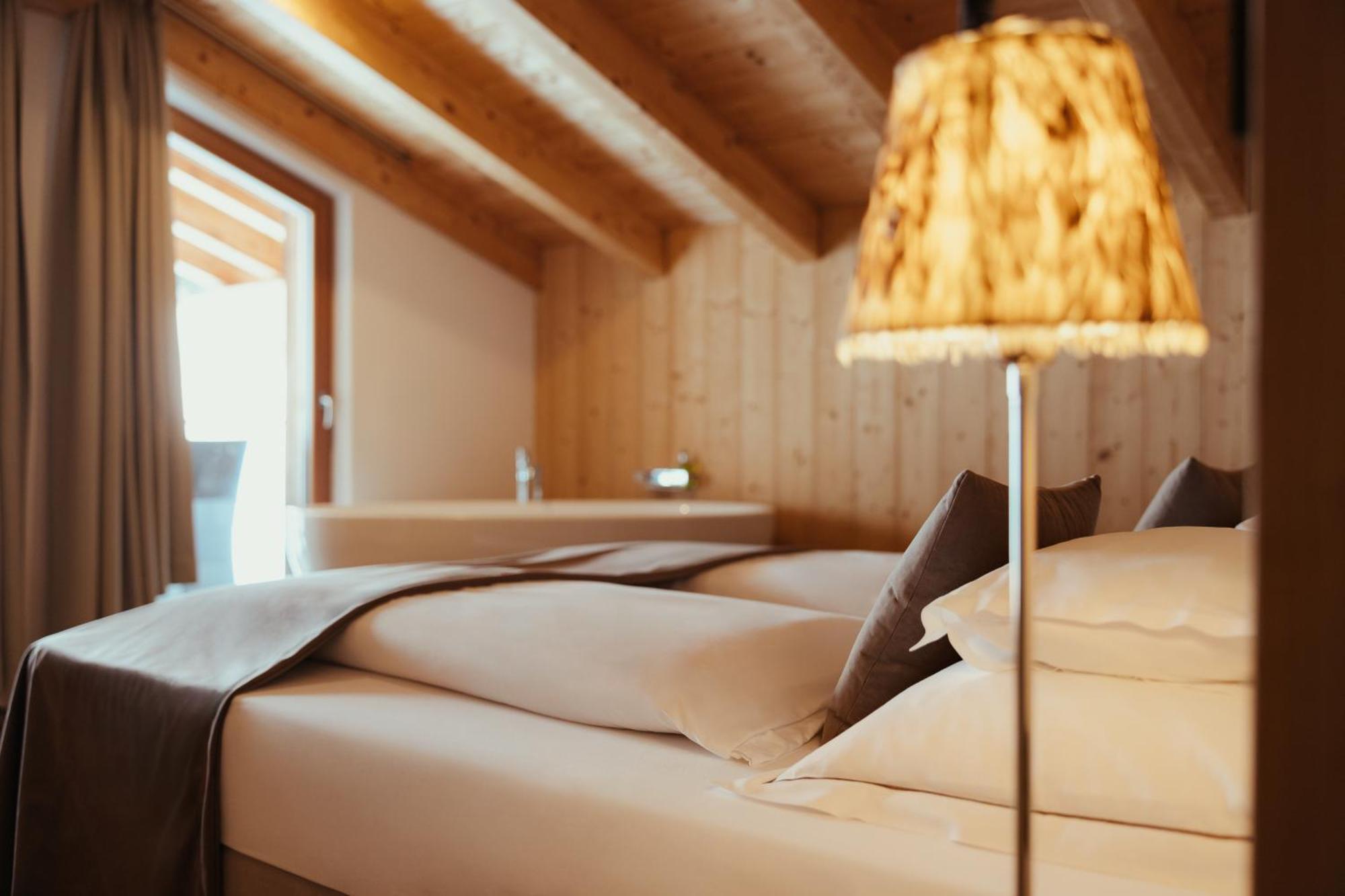 Villa Flora Mountain Lodges San Cassiano  Esterno foto