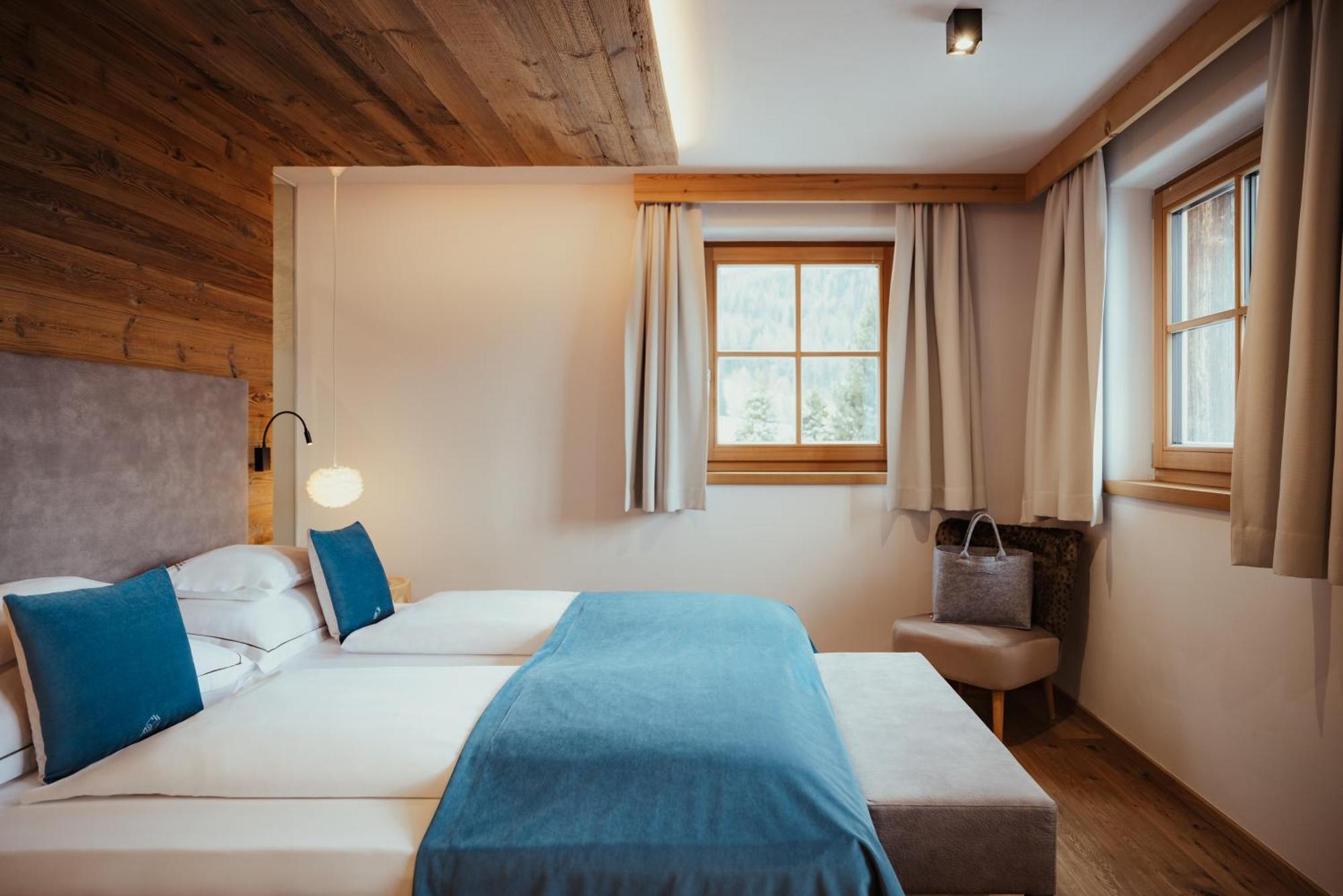 Villa Flora Mountain Lodges San Cassiano  Esterno foto