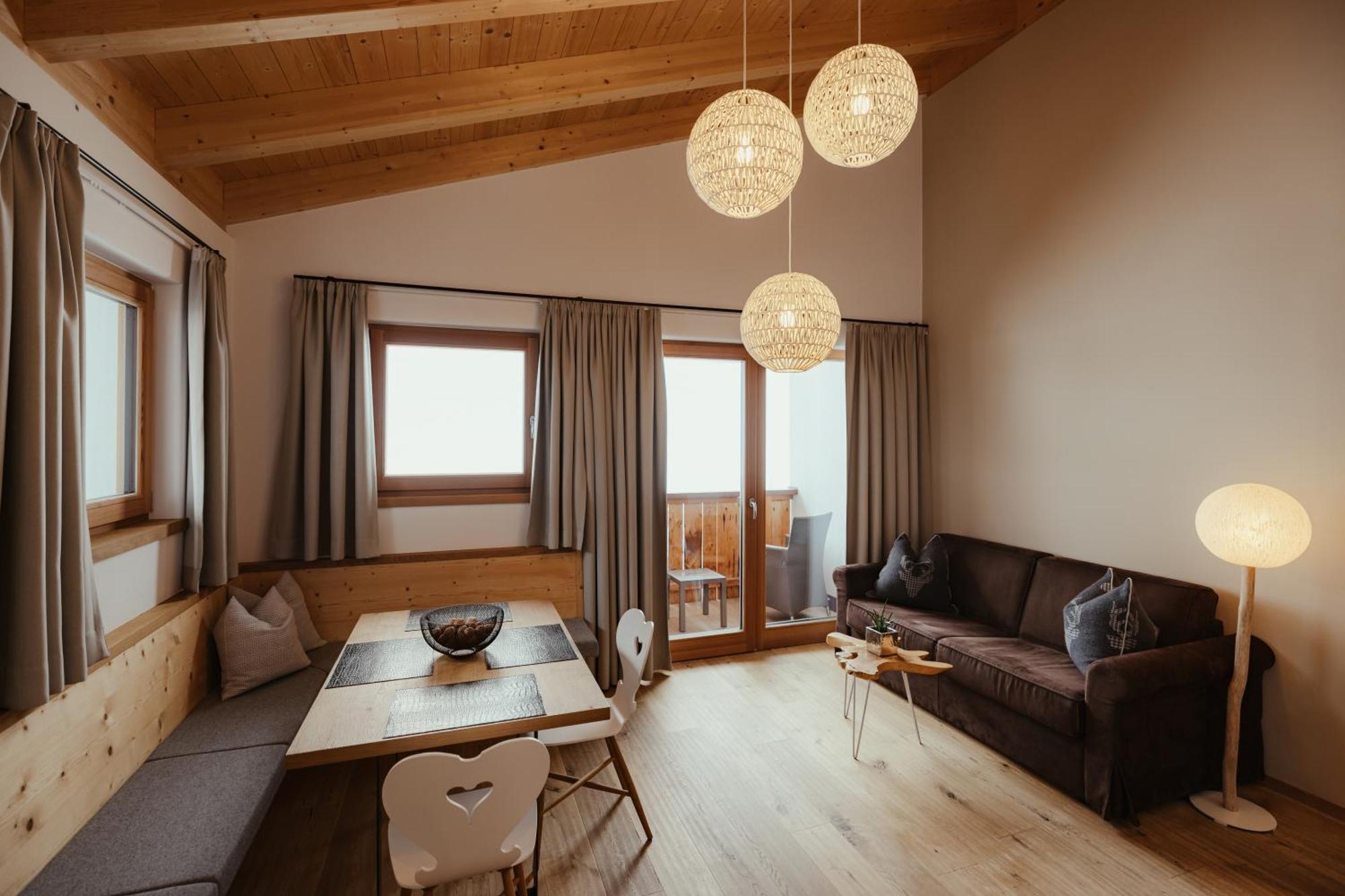 Villa Flora Mountain Lodges San Cassiano  Esterno foto