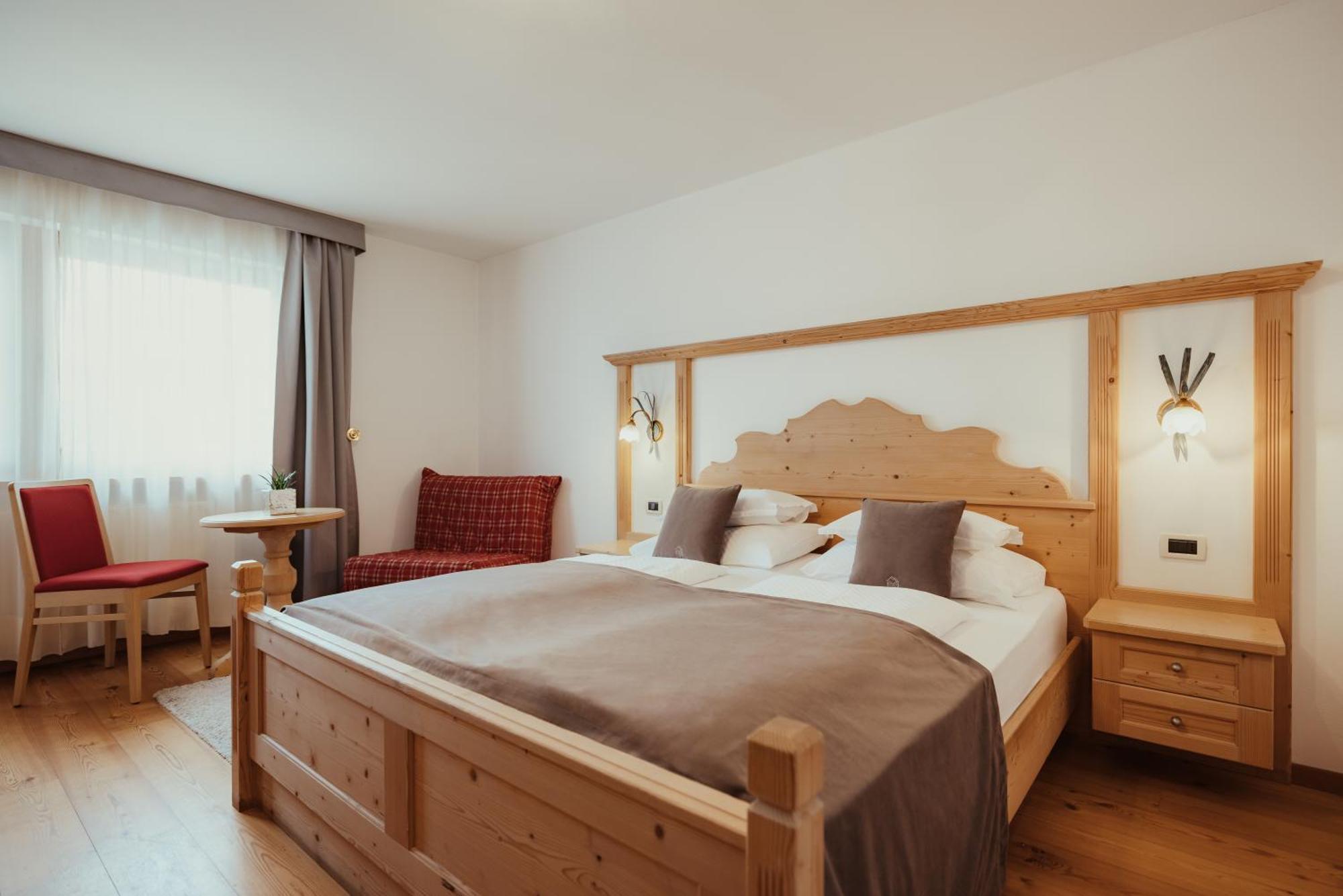 Villa Flora Mountain Lodges San Cassiano  Esterno foto