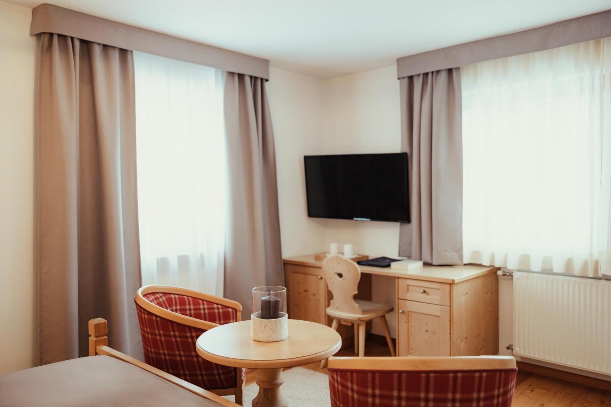 Villa Flora Mountain Lodges San Cassiano  Esterno foto
