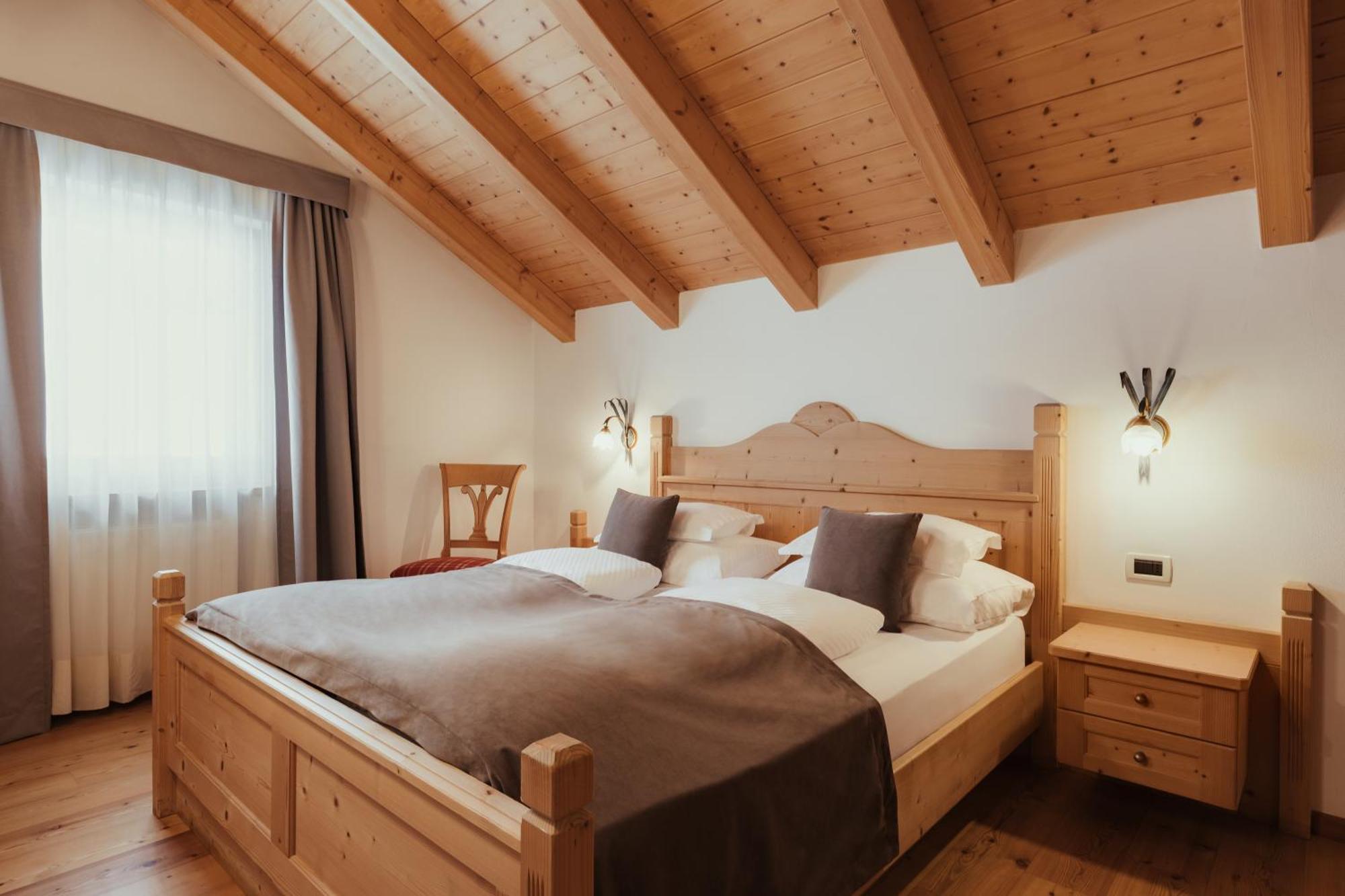 Villa Flora Mountain Lodges San Cassiano  Esterno foto