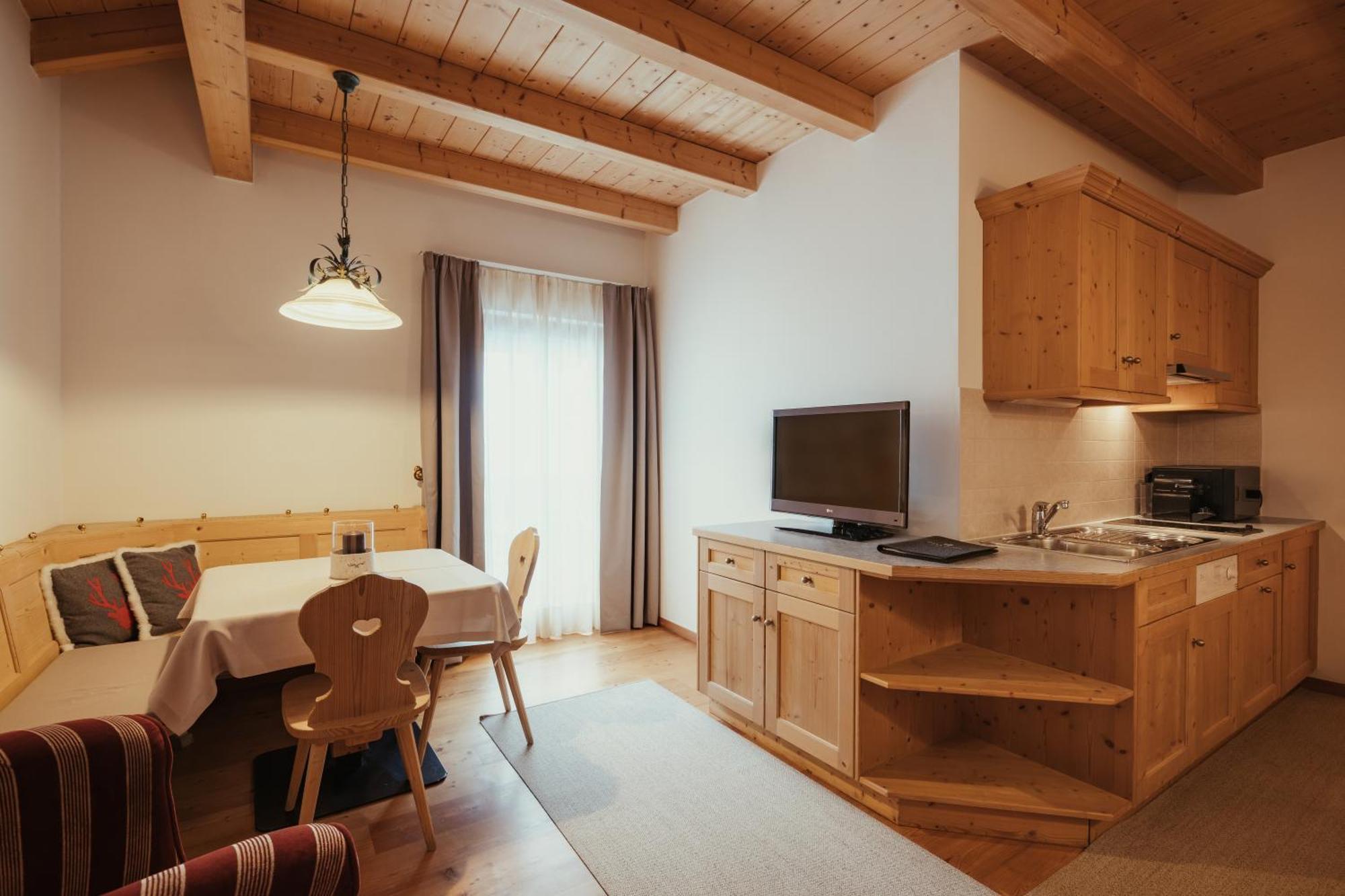 Villa Flora Mountain Lodges San Cassiano  Esterno foto