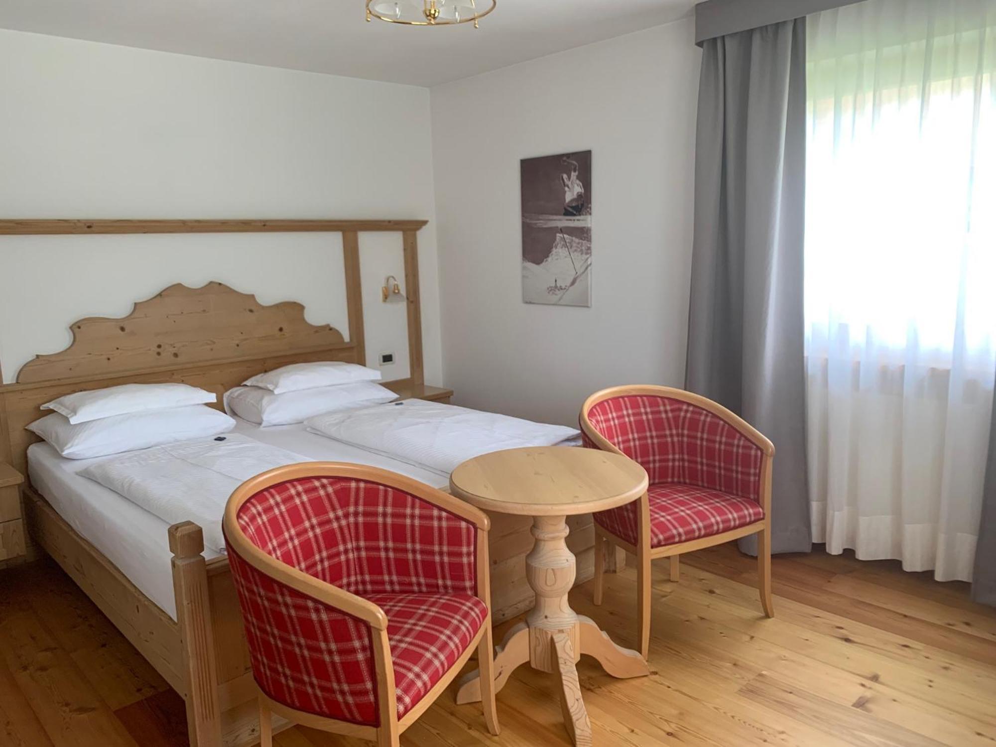 Villa Flora Mountain Lodges San Cassiano  Esterno foto