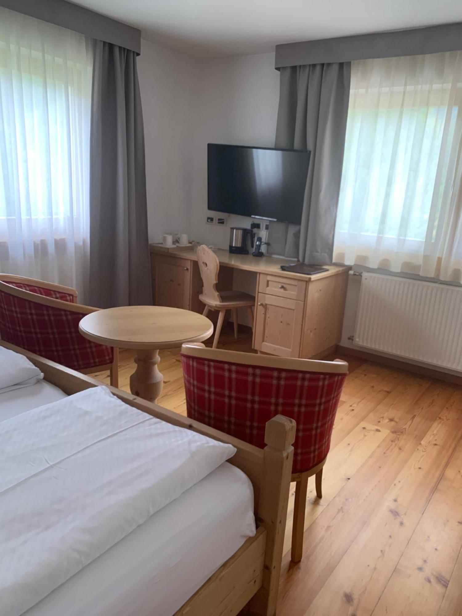 Villa Flora Mountain Lodges San Cassiano  Esterno foto