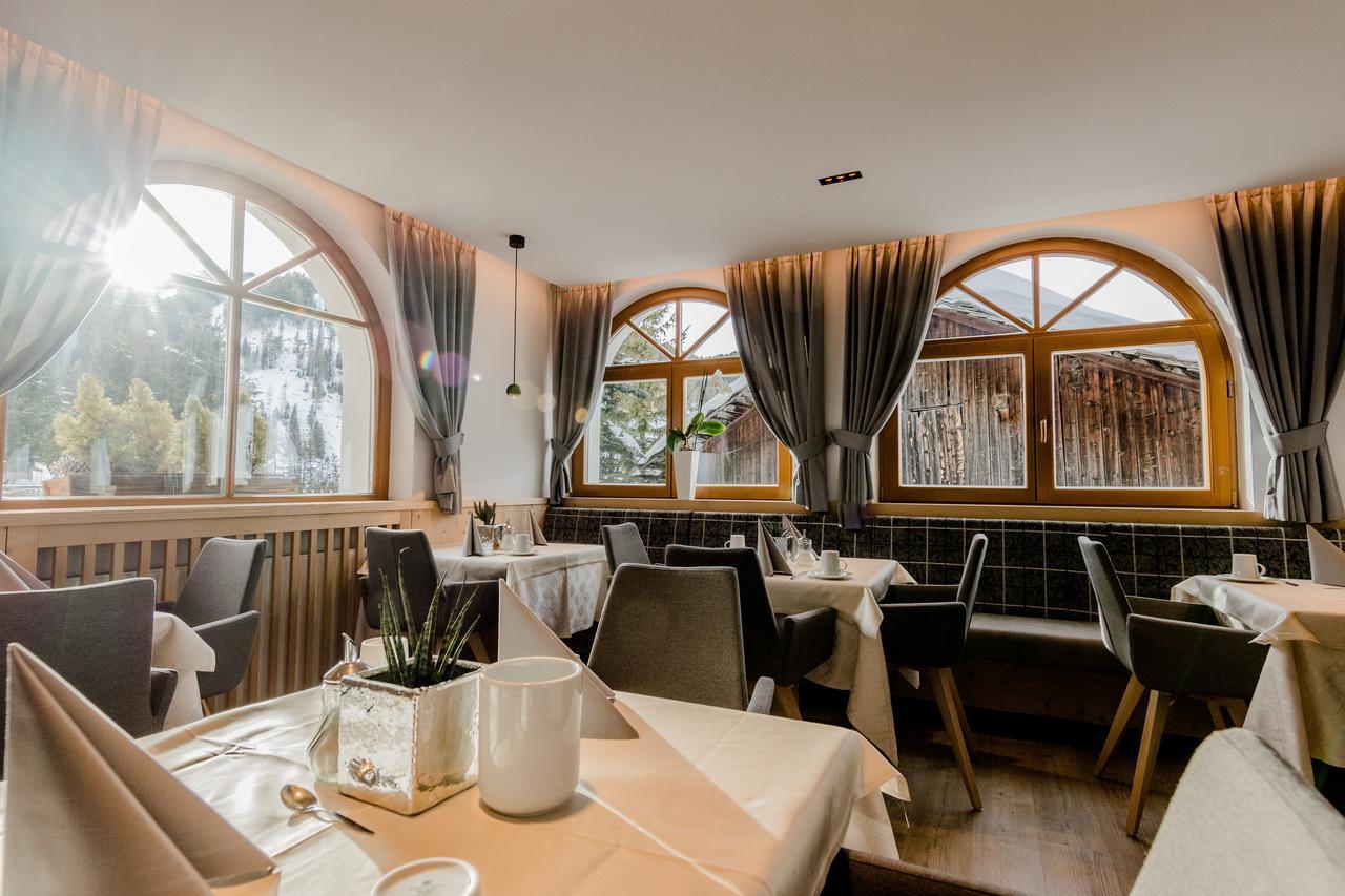 Villa Flora Mountain Lodges San Cassiano  Esterno foto