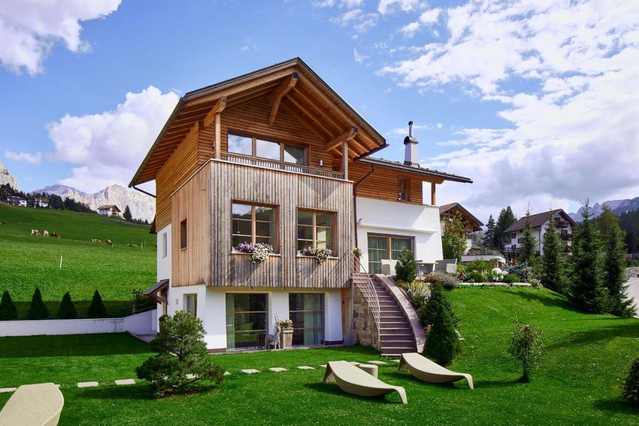 Villa Flora Mountain Lodges San Cassiano  Esterno foto
